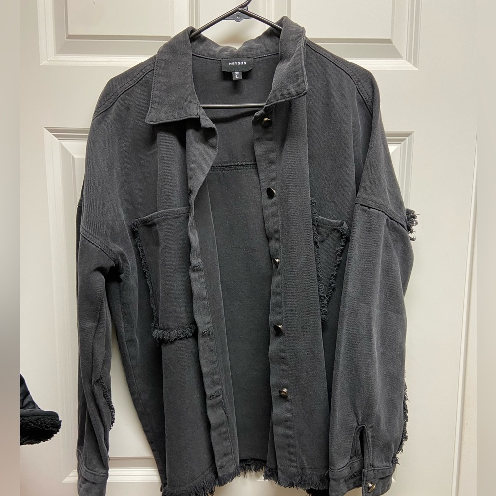 Women’s shaket
